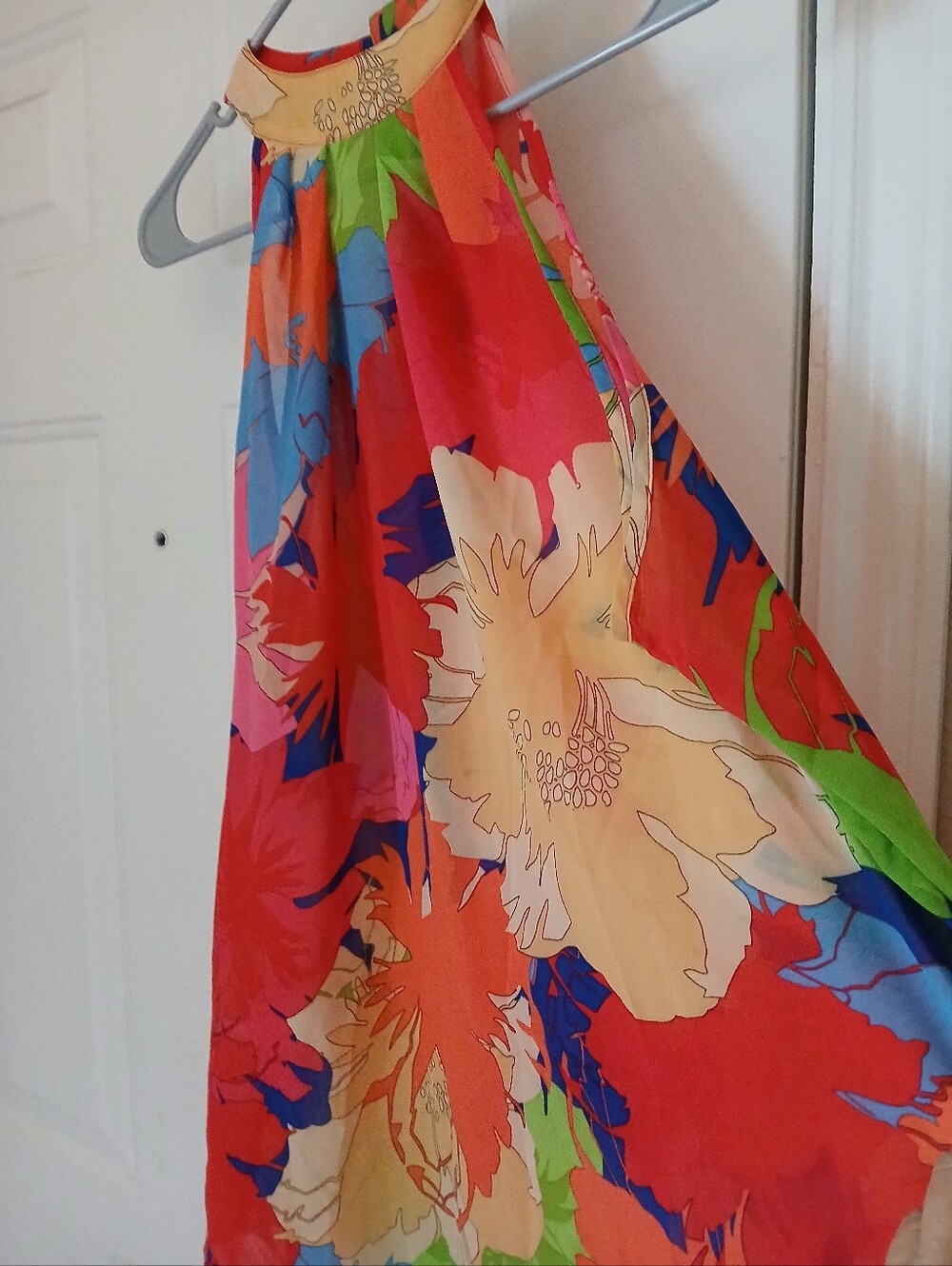 70s Style Sleeveless Halter Floral Tunic in Red, Peach & Blue